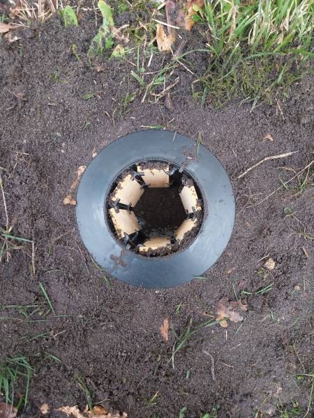 Piège à termites prêt à être installé dans la terre